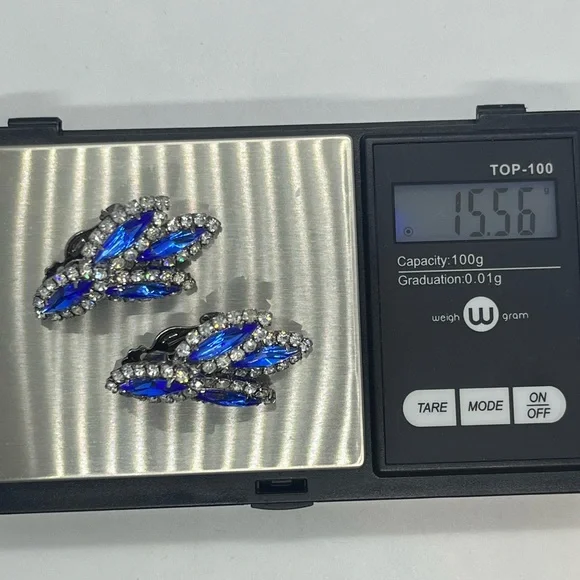 Stunning blue and clear rhinestone sparkly dangle clip on silver tone earrings - Picture 14 of 16